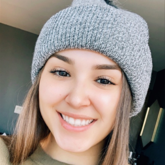 Meet your Posher, Kaila - Picture 1 of 1